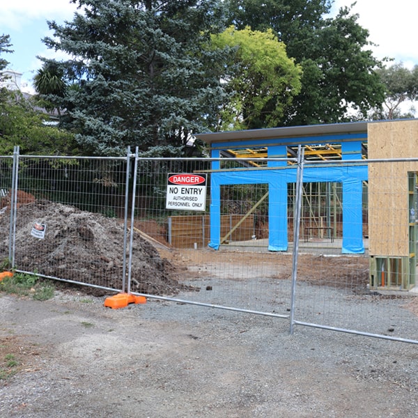 do you deliver and set up temporary fencing and what's the cost for this in Camden
